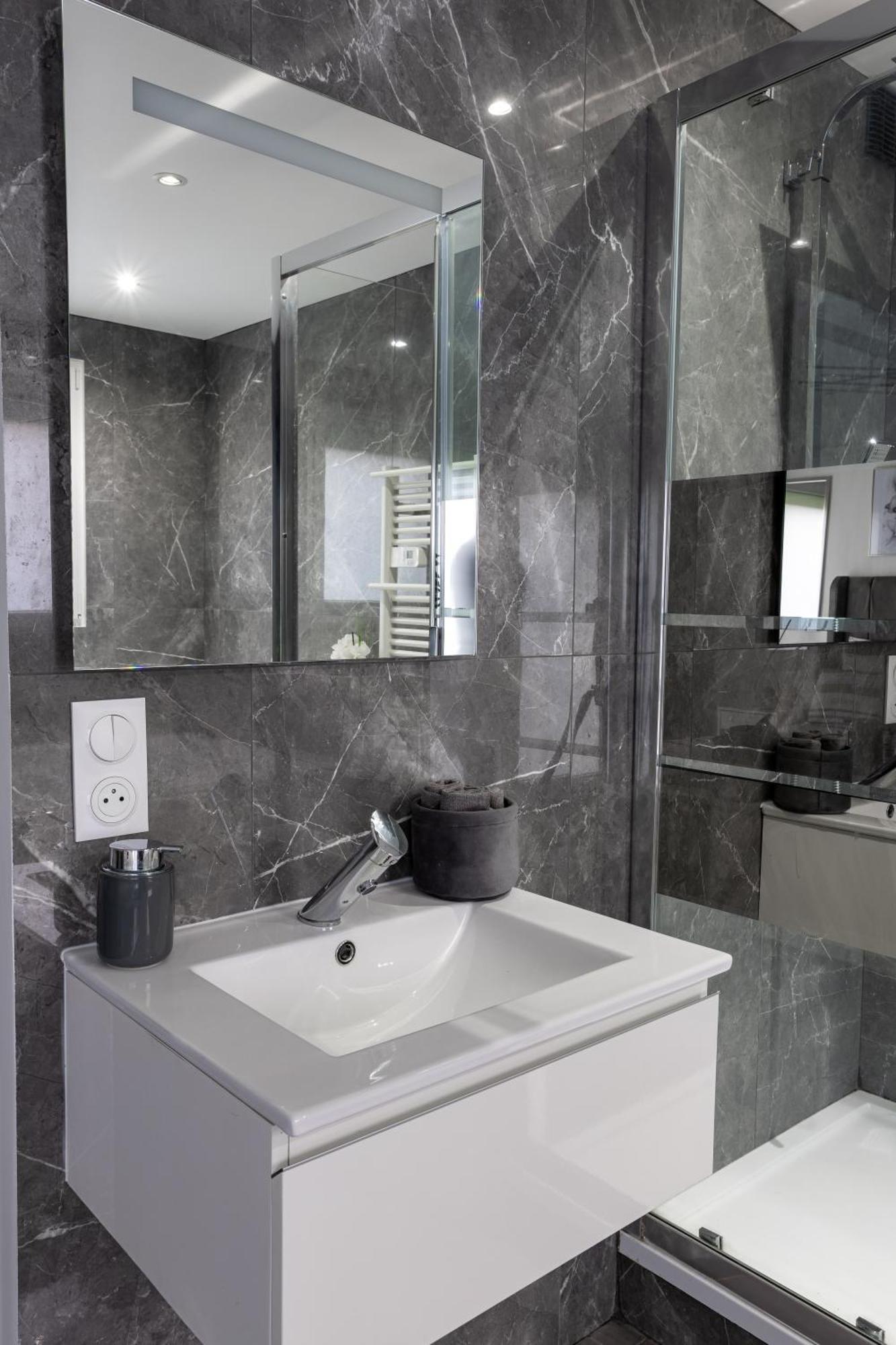 Suite Avec Jacuzzi & Terrasse Savigny-le-Temple Exteriör bild